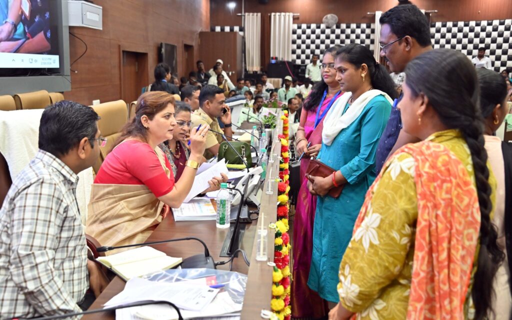 Mahila Aayog Aplya Dari Chandrapur Hearing