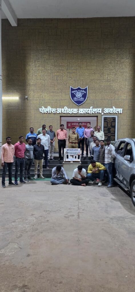 Akola Crime Branch Robbery Gang Arrested