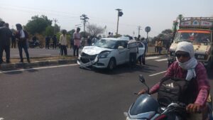 Akola Patur Road Accident Two Brothers Injured