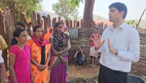 Gadchiroli Binagunda Laheri collector visit development