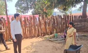Gadchiroli Binagunda Laheri collector visit development