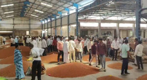 Malkapur APMC farmers protest