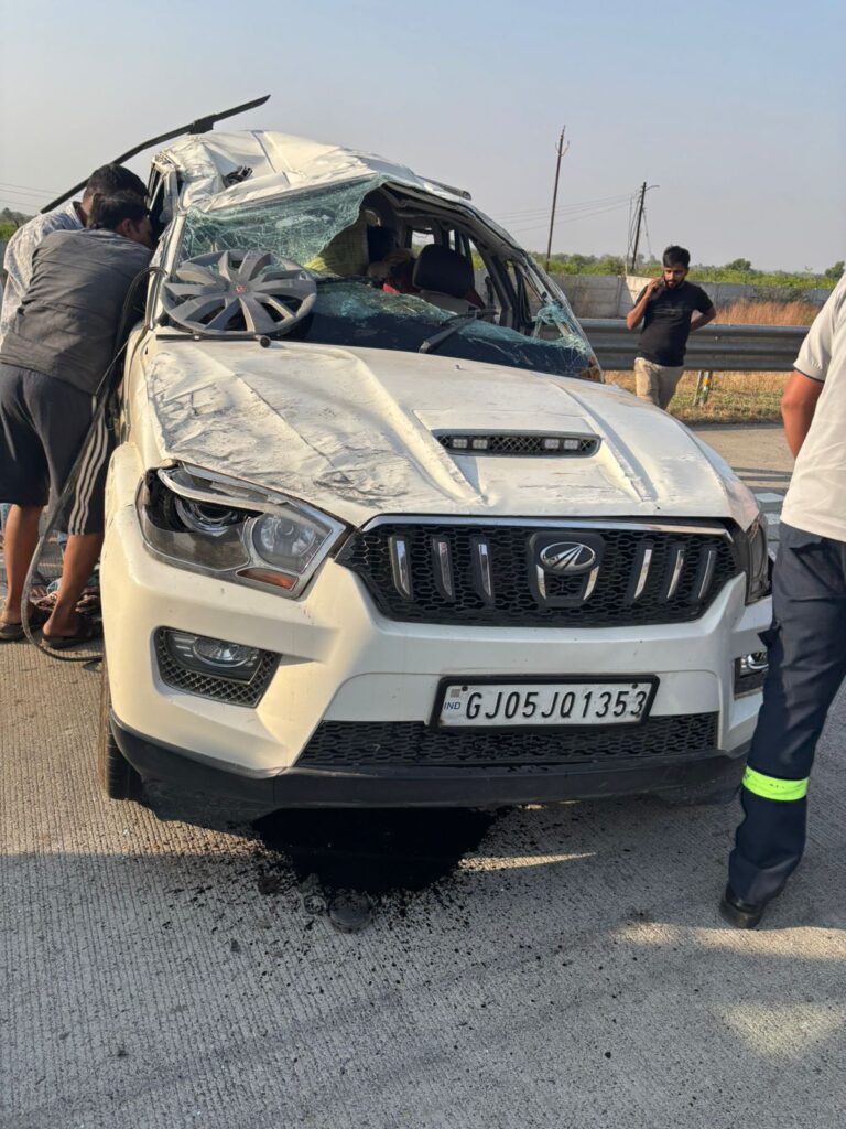Samruddhi expressway accident tyre burst