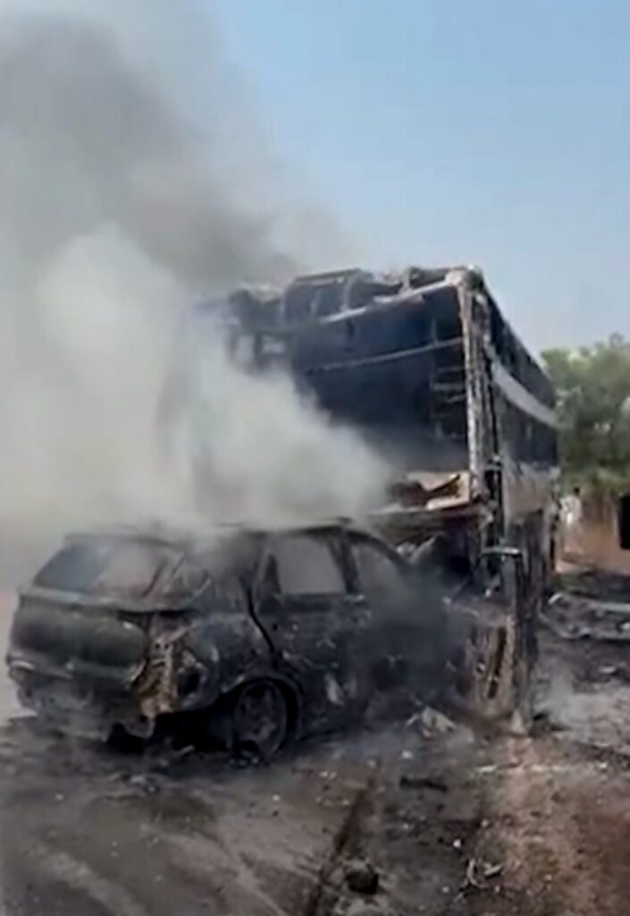 Yadgir bus car accident fire 6 dead Karnataka tragic accident