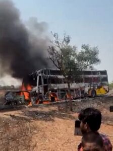 Yadgir bus car accident fire 6 dead Karnataka tragic accident