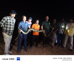 snake rescuer cancer survivor python rescue Maharashtra