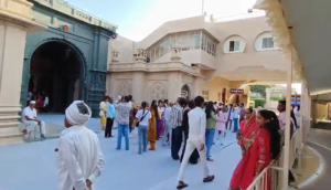 Shegaon crowd Gajanan Maharaj temple devotees holiday rush